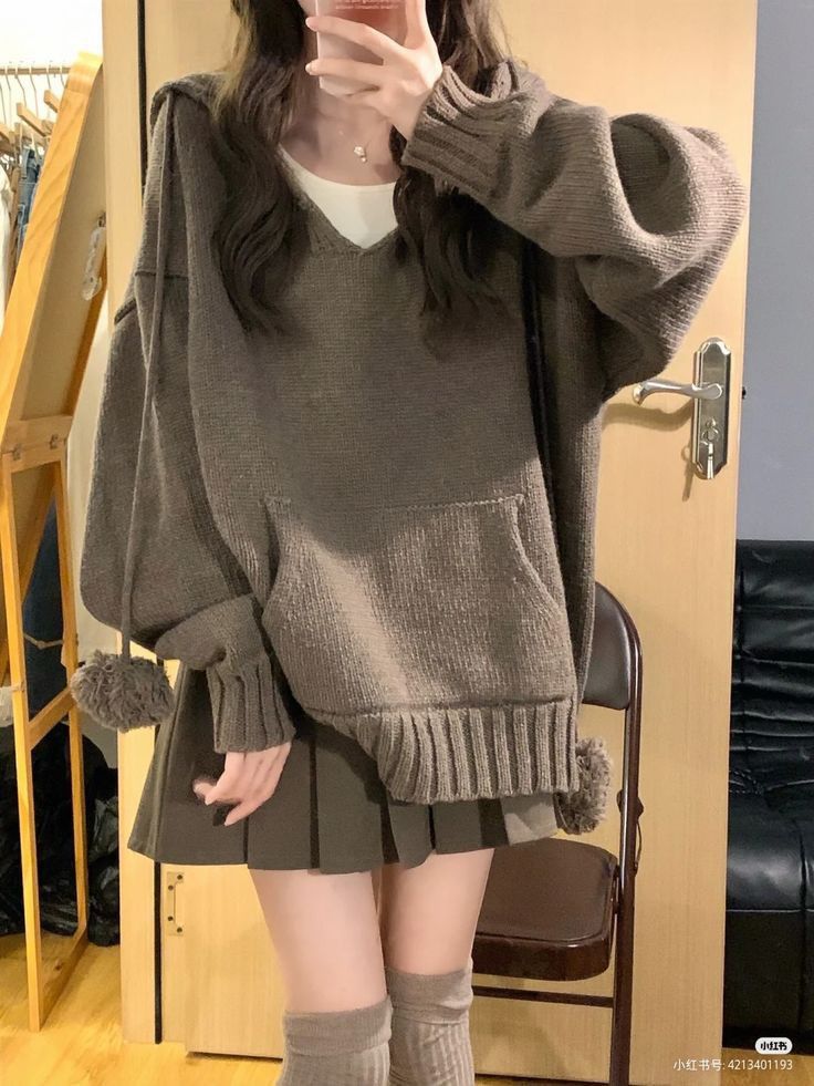 Brown Slouchy Knit & Skirt Set – ชุดไหมพรมทรงหลวมสีน้ำตาล