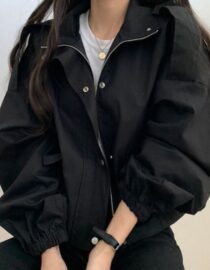 Black Utility Bomber Jacket – แจ็คเก็ตบอมเบอร์สีดำสไตล์ทหาร