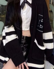 Monochrome Stripe Zip Knit – คาร์ดิแกนซิปลายทางขาวดำ