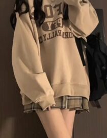 College Script Hoodie – ฮู้ดดี้สกรีนลายวิทยาลัยสีเบจ