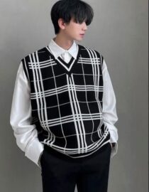Black Plaid V-Neck Vest – เสื้อกั๊กคอวีลายตารางสก็อตดำ