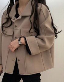 Boxy Beige Shacket – แจ็คเก็ตทรง Boxy สีเบจ